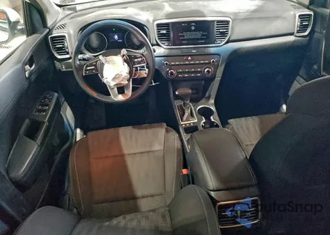 2021 Kia Sportage Lx z USA, uszkodzony, nr VIN KNDPMCAC7M7896159